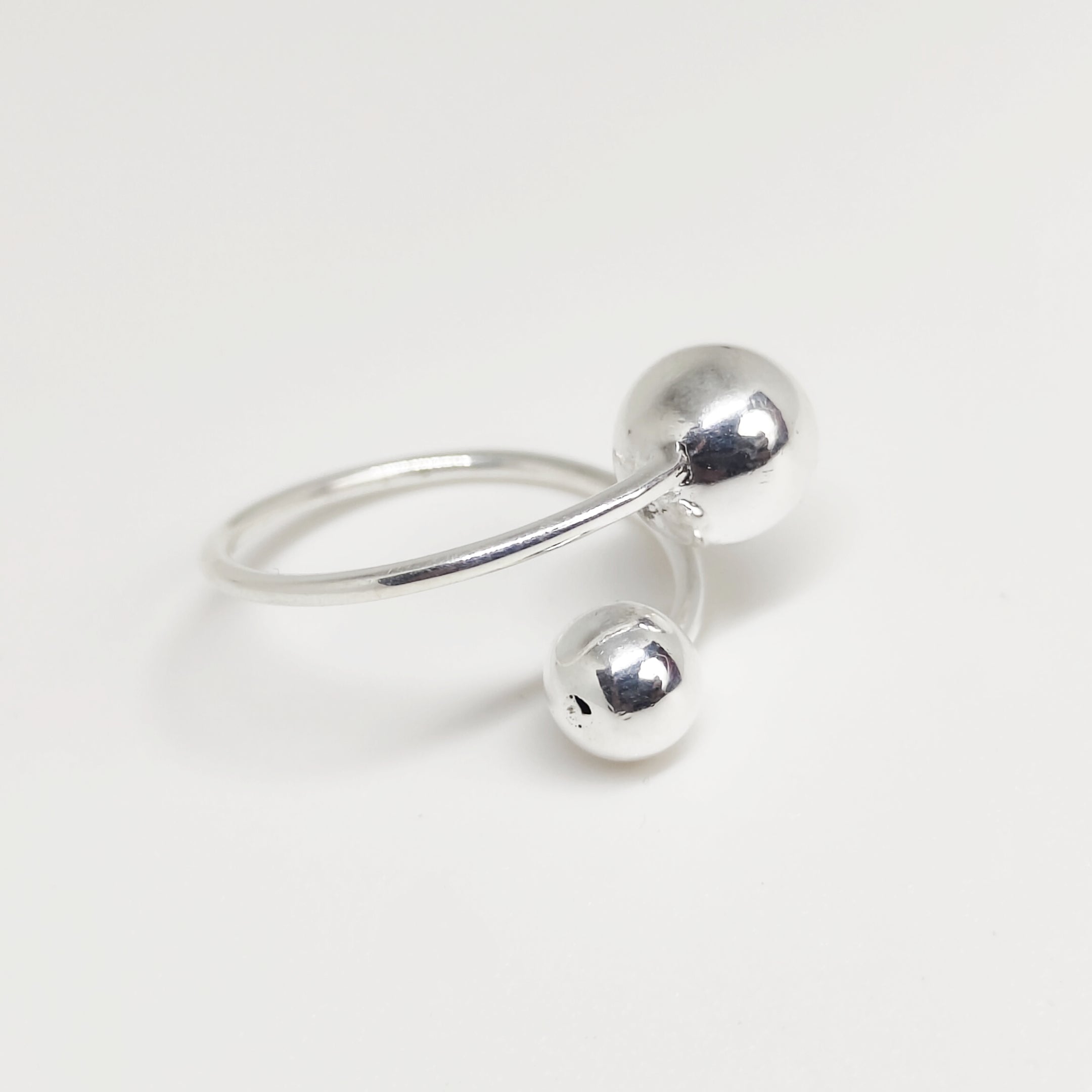 Sterling Silver vs. White Gold: Choosing the Perfect Light for Your Look,,rivansh.co