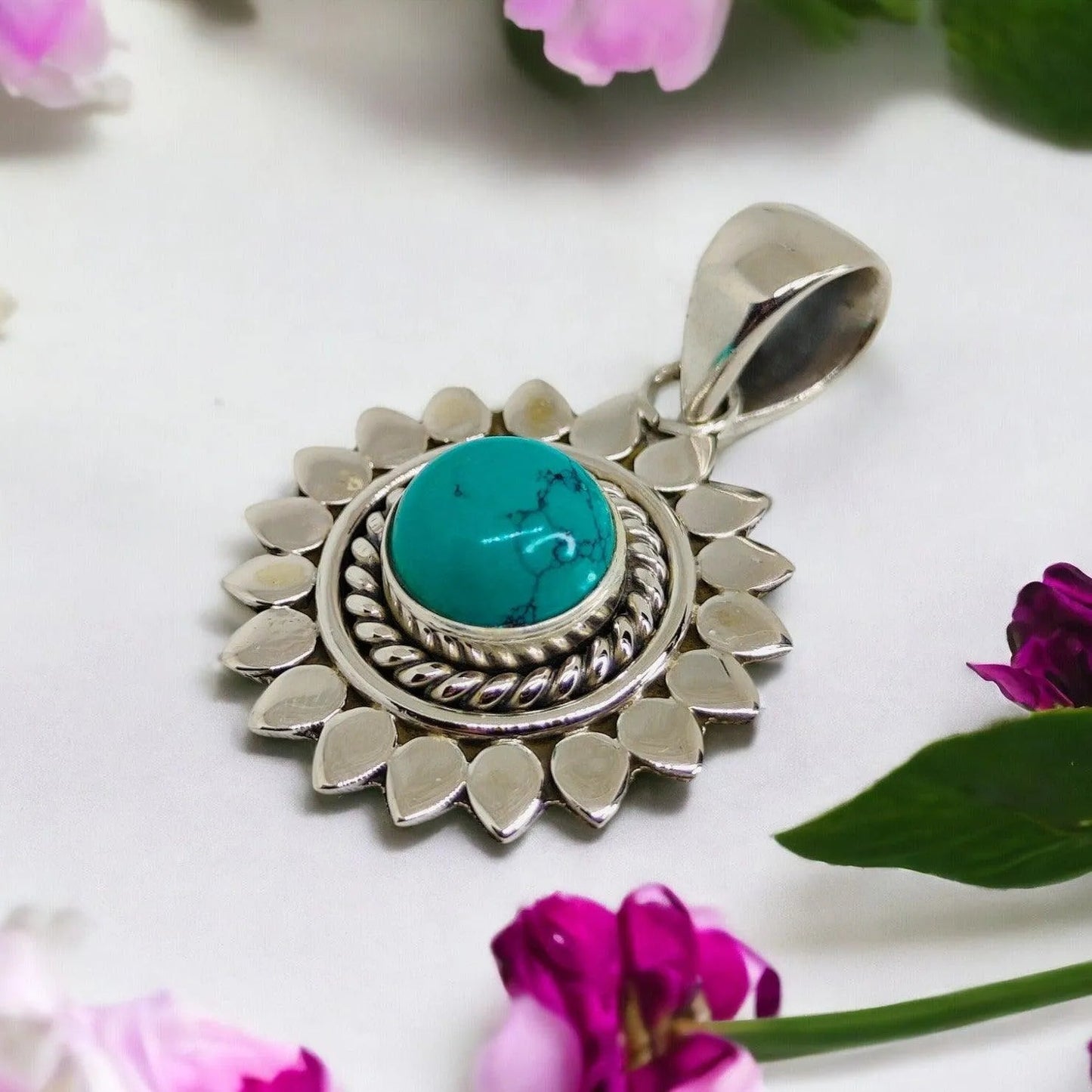 Sunflower- Silver Pendent For Women - Rivansh